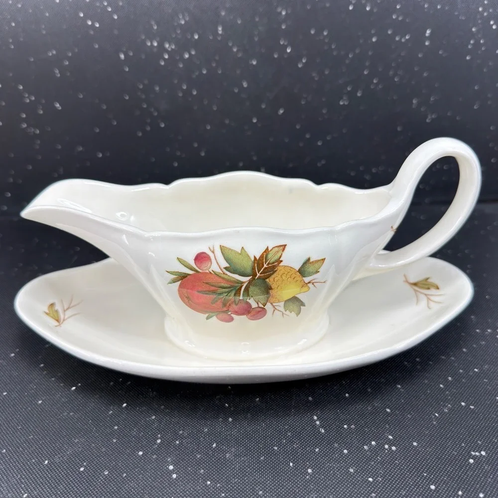 Wedgwood Etruria Barlaston Drury Lane Gravy Boat Attached Underplate Fruit Motif